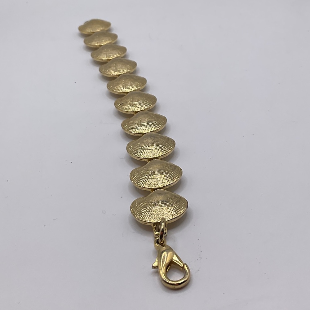 Elegant Gold Shell Bracelet